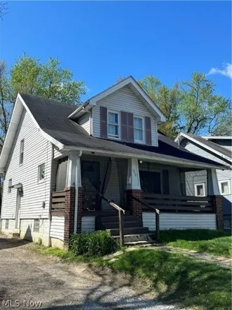 Buy this 3 bed house on 1012 Hunt Street in Akron, OH 44306