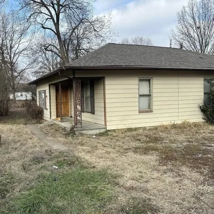 Buy this 4 bed house on 1104 Warren Street in Jonesboro, AR 72401