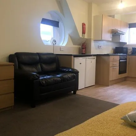 Image 2 - 32 Bretonside, Plymouth, PL4 0BB, United Kingdom - Apartment for rent