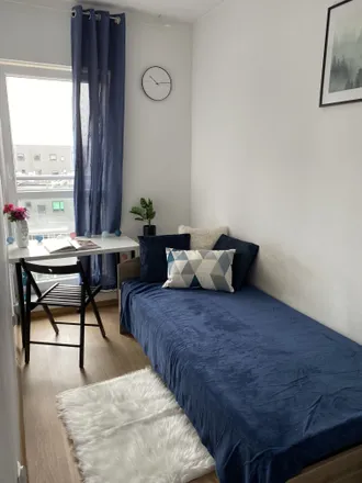 Rent this 7 bed room on Słowiańska in 50-300 Wrocław, Poland