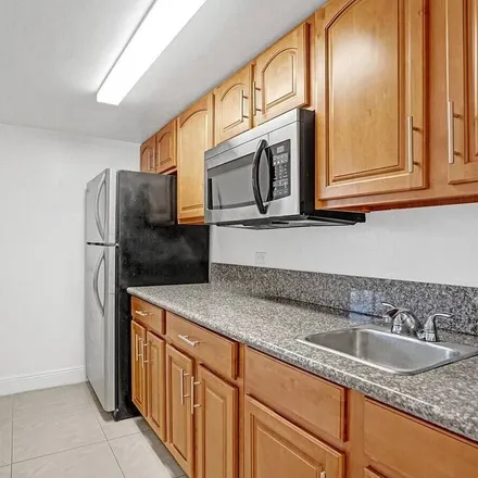 Image 2 - Hallandale Beach, FL, 33009 - Apartment for rent
