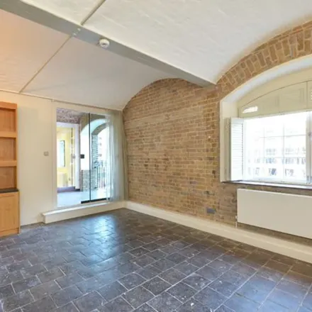 Rent this 3 bed apartment on Traders in East Smithfield, London