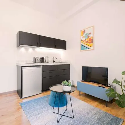Rent this 13 bed apartment on 29 Rue de l'Arbre Sec in 77300 Fontainebleau, France