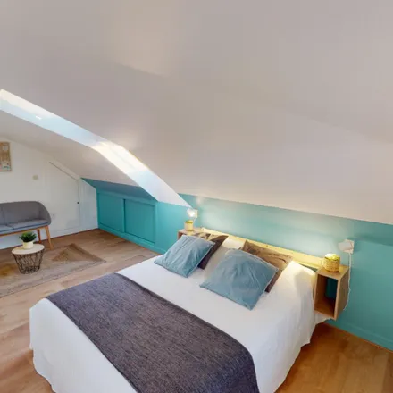 Rent this 4 bed room on 3 Rue du Quatre Septembre in 75002 Paris, France