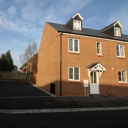 Rent this 5 bed house on 1b Templars' Fields in Coventry, CV4 8FR