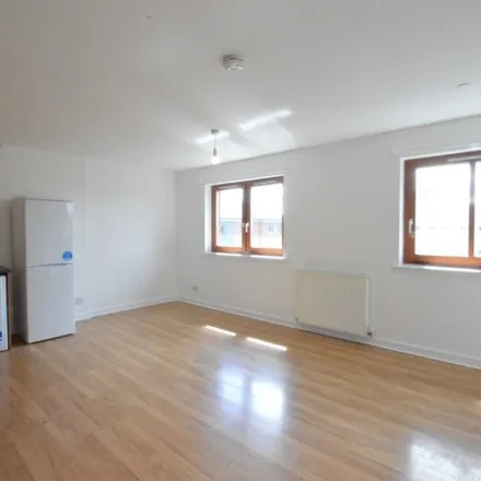 Rent this 2 bed apartment on London Road / Brook Street in London Road, Glasgow