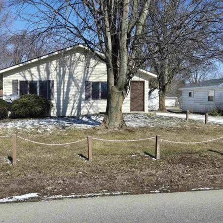 Image 2 - 200 East Pickwick Drive, Syracuse, Kosciusko County, IN 46567, USA - House for sale