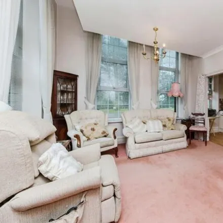 Image 3 - The Uplands, Bishopton Drive, Macclesfield, SK11 8WG, United Kingdom - Apartment for sale