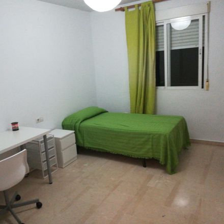 Rent this 3 bed room on Calle Enrique de Egas in 28, 29011 Málaga