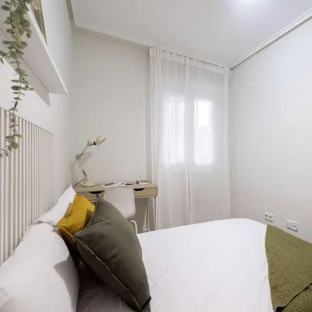 Rent this 5 bed room on Calle de Andrés Mellado in 61, 28015 Madrid