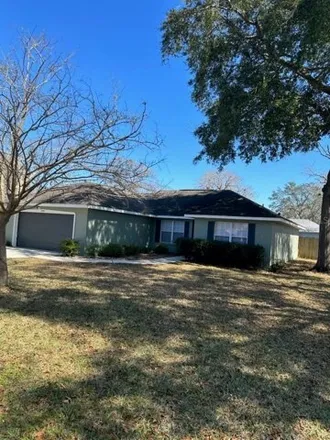 Rent this 3 bed house on 1339 Southeast 66th Avenue in Marion County, FL 34472