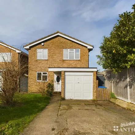 Buy this 4 bed house on unnamed road in Aylesbury, HP21 7NZ