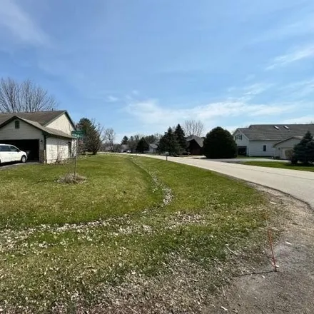 Buy this 4 bed house on 687 Candlewick Drive Northeast in Caledonia Township, IL 61065