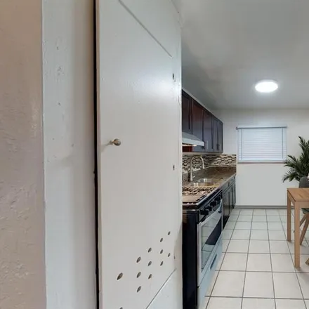 Image 1 - 115 East 82nd Street, Los Angeles, CA 90003, USA - Room for rent