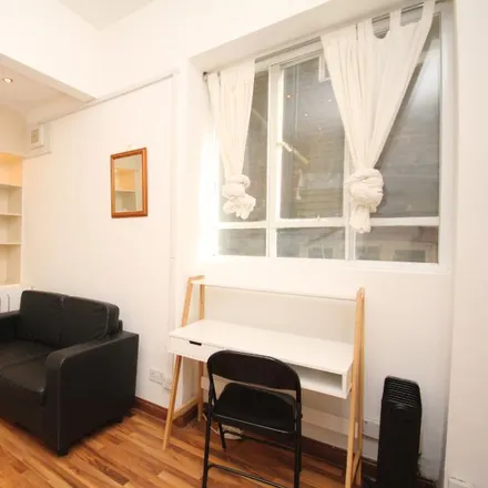 Rent this studio apartment on 25d Frognal in London, NW3 6AL