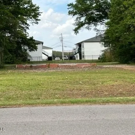 Buy this studio house on 606 North Bayou Avenue in Cleveland, MS 38732