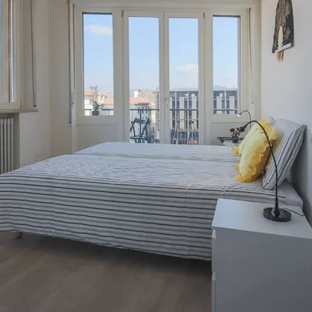 Rent this 3 bed apartment on Florence