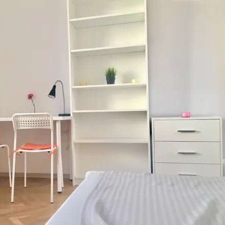 Rent this 4 bed room on Mokotowska 45 in 00-551 Warsaw, Poland