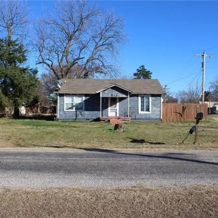 Image 2 - 884 Texas Avenue, Comanche, Stephens County, OK 73529, USA - House for sale