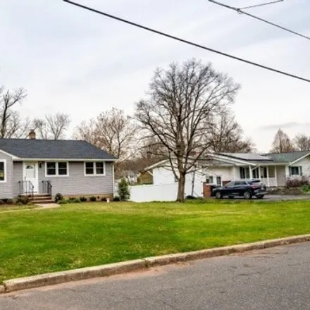 Image 4 - 28 Claremont Drive, Hillsborough Township, NJ 08844, USA - House for sale