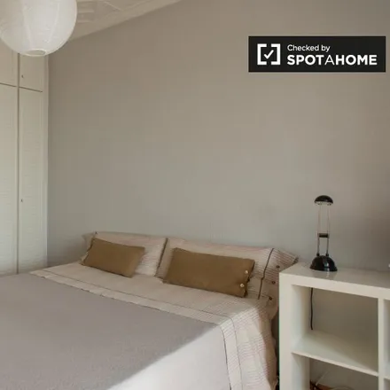 Rent this 2 bed room on Carrer de Vinyals in 67, 08041 Barcelona