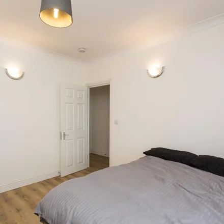 Image 4 - The Green, London, W3 7PQ, United Kingdom - Room for rent