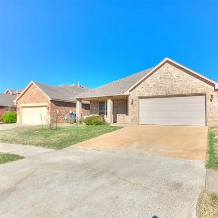 Image 2 - 10628 Curces Drive, Oklahoma City, OK 73162, USA - House for sale