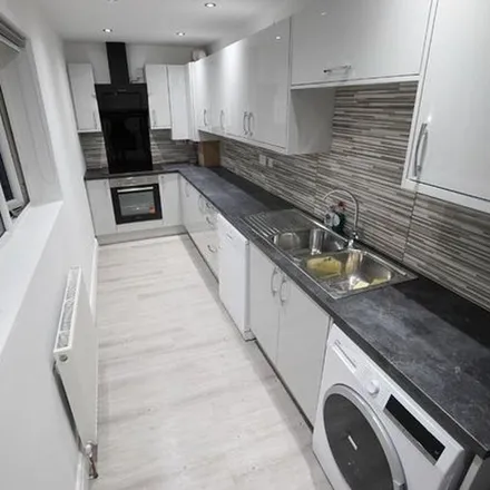 Rent this 6 bed apartment on 124 Lenton Boulevard in Nottingham, NG7 2BZ