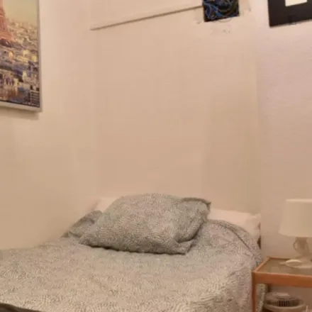 Rent this 6 bed room on Gran Via de Ramón y Cajal in 39, 46007 Valencia