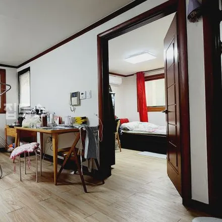 Rent this 2 bed apartment on 서울특별시 송파구 송파동 40-5