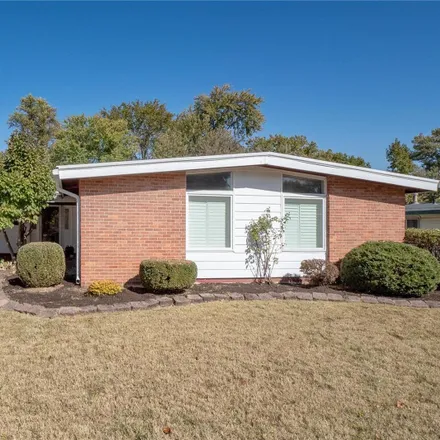 Image 1 - 2765 Holiday Hill Drive, Florissant, MO 63033, USA - House for sale