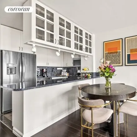 Image 3 - 340 E 93rd St Apt 25h, New York, 10128 - Apartment for sale