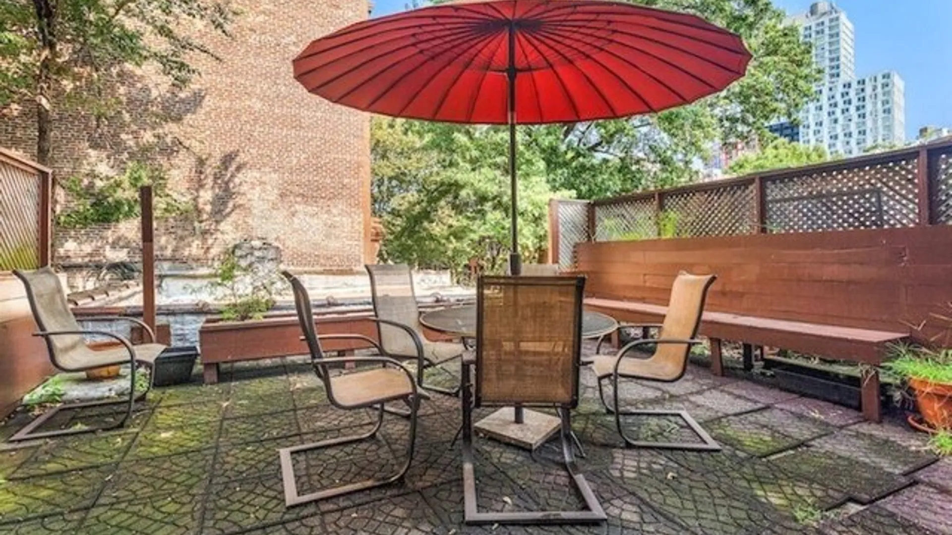 Almost New Vintage, 68 Saint Marks Avenue, New York, NY 11217, USA | 1 bed house for rent
