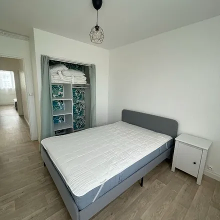 Rent this 3 bed apartment on 13 Rue de la Paix in 33150 Cenon, France