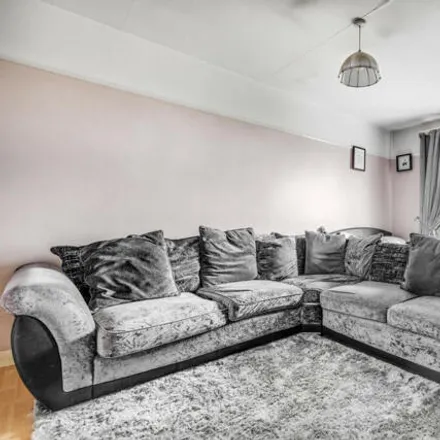 Image 2 - Walmer Terrace, Glyndon, London, SE18 7ED, United Kingdom - Apartment for sale