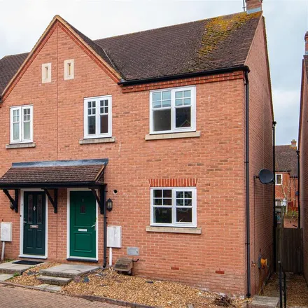 Rent this 3 bed duplex on Rays Close in Fenny Stratford, MK2 3FG