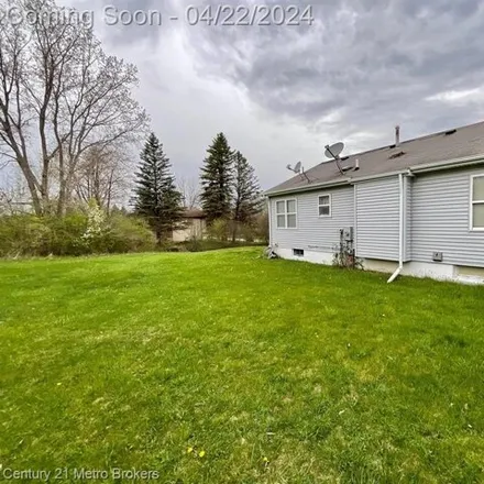 Image 2 - 1227 River Oaks Drive, Flint Charter Township, MI 48532, USA - House for sale