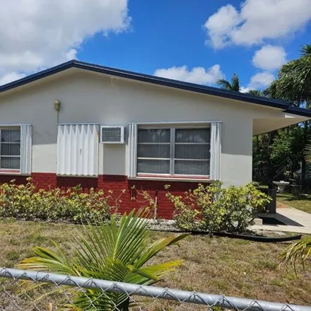 Buy this studio house on 2411 Cleveland Street in Hollywood, FL 33020