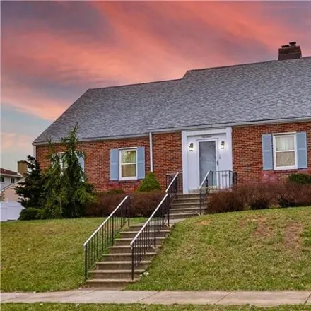 Buy this 4 bed house on 818 East Maple Street in Hanover Acres, Allentown