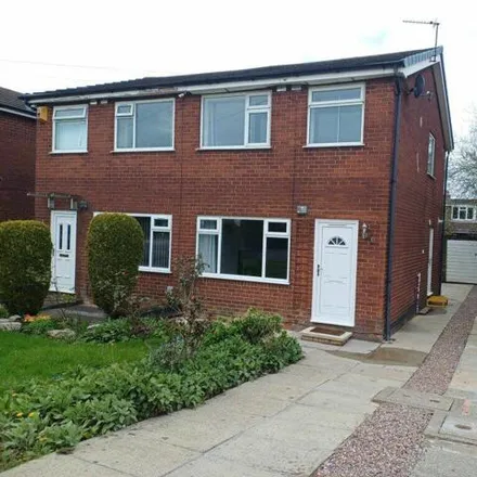 Rent this 3 bed duplex on Roseacre Drive in Heald Green, SK8 3DY