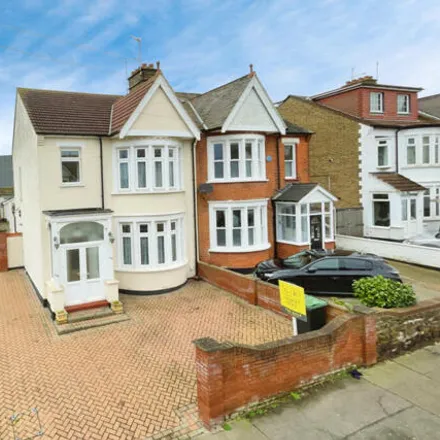 Buy this 3 bed duplex on Victoria Road in Southend-on-Sea, SS1 2AE