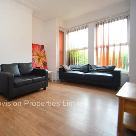 Rent this 5 bed townhouse on 3-37 Headingley Mount in Leeds, LS6 3EW