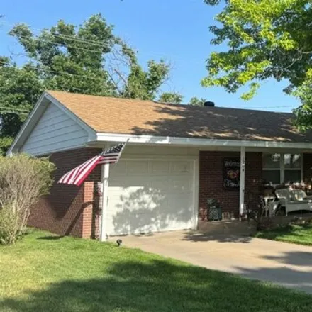 Buy this 3 bed house on 1250 Ridgewood Drive in Garden City, KS 67846