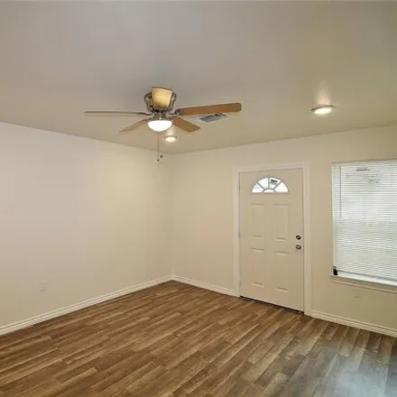 Image 2 - 1508 Lynnhaven Avenue, Dallas, TX 75216, USA - House for rent