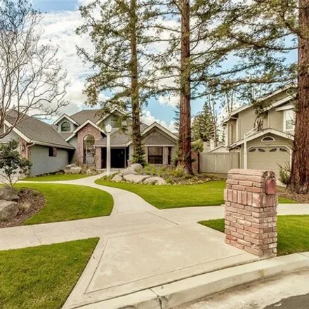 Image 1 - 8479 North Bond Avenue, Fresno, CA 93720, USA - House for sale