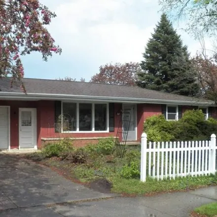 Buy this 3 bed house on 2089 Vine Street in Green Bay, WI 54302