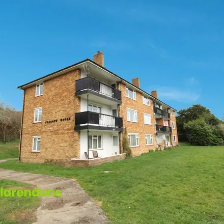 Rent this 2 bed apartment on Parkhouse Drive in Reigate, RH2 8LS