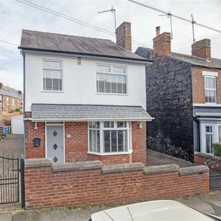 Buy this 3 bed house on St Thomas' Street in Chesterfield, S40 3AH