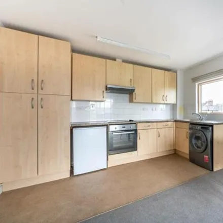 Image 3 - 193 Chatsworth Road, Willesden Green, London, NW2 4RE, United Kingdom - Apartment for sale