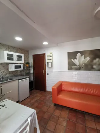 Image 3 - Carrer d'en Roca, 18, 08002 Barcelona, Spain - Apartment for rent